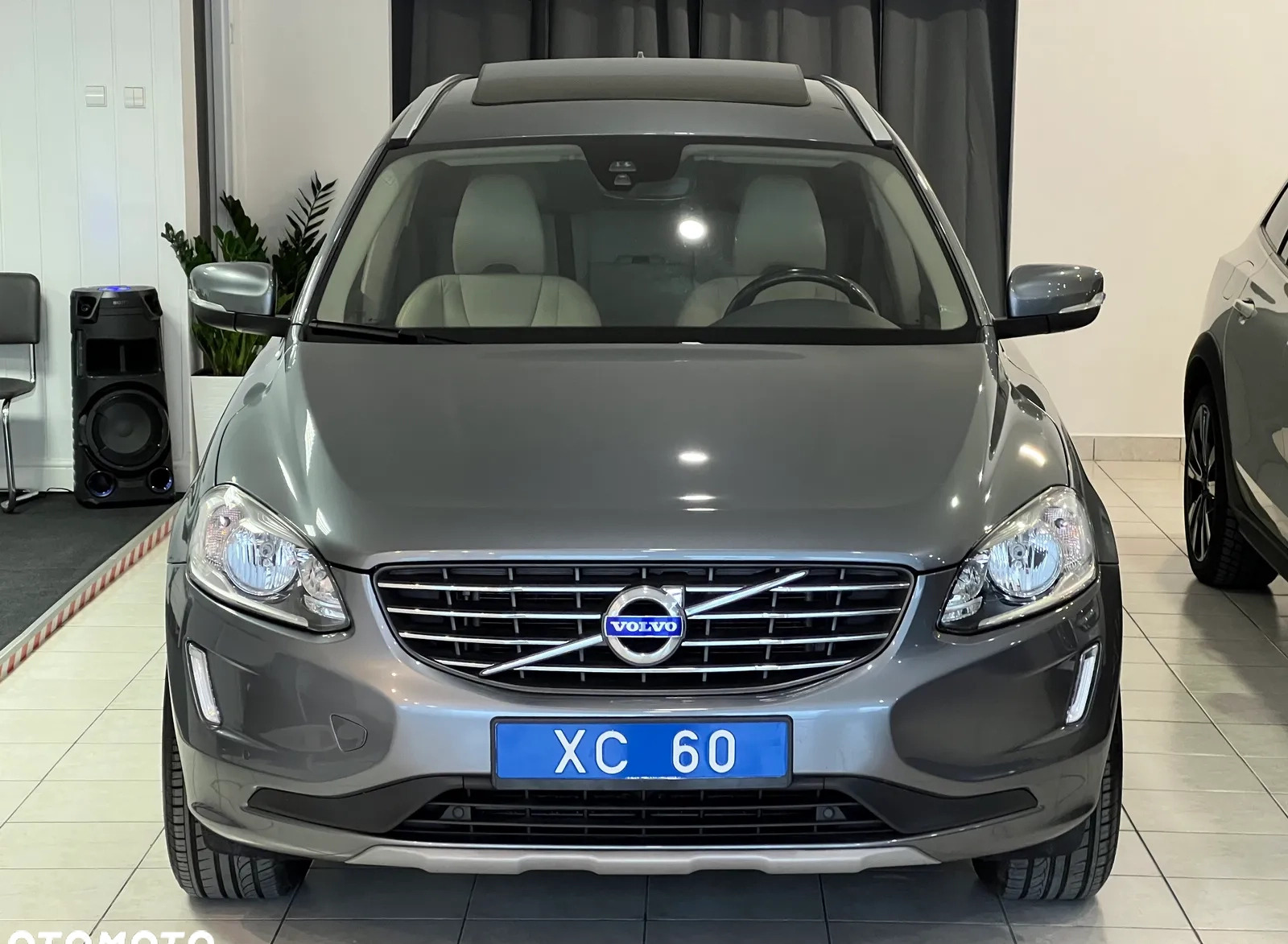 Volvo XC 60 cena 125700 przebieg: 162000, rok produkcji 2017 z Stawiszyn małe 172